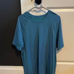 Lululemon Men's Blue T-shirt